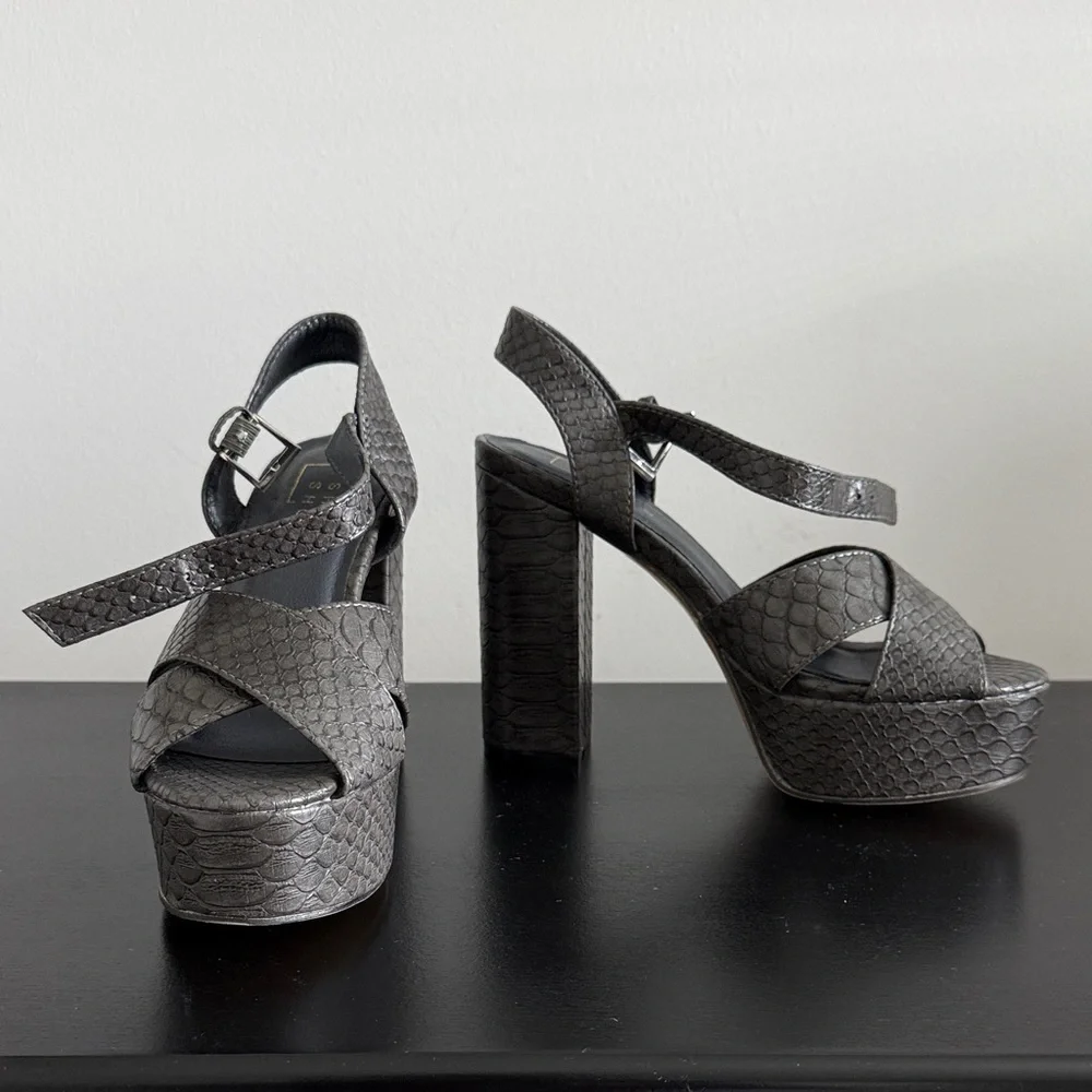 ShuShop‎ Chunky Platform Sandals in Gray with Ankle Strap Sz 6
